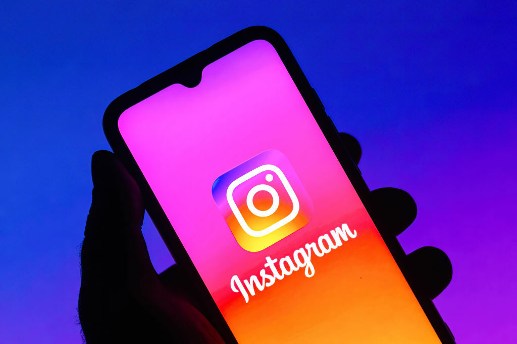 Twitter vs. Facebook vs. Instagram: What's the Difference? - Difference